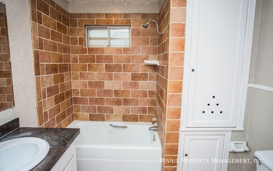 Building Photo - 2210 31st St