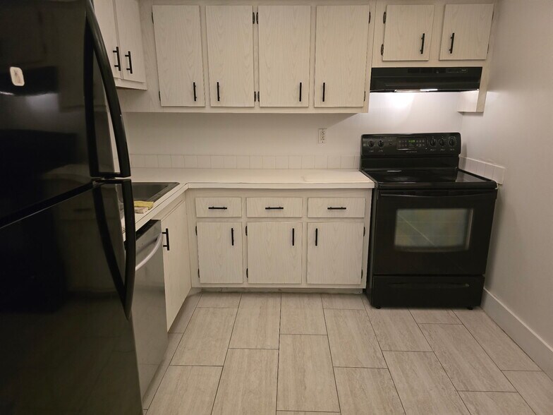 Building Photo - 7805 Camino Real