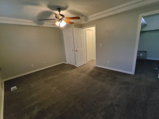 Building Photo - Spectacular 3-Bedroom Draper Townhouse with Garage