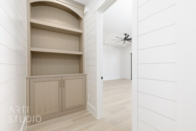 Building Photo - BRAND NEW Gorgeous 6 bed 7 bath with Pool ...