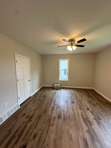Building Photo - 29 W Woodland Ave