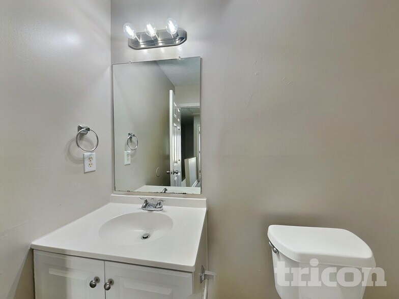 Building Photo - 6591 Anson Ct