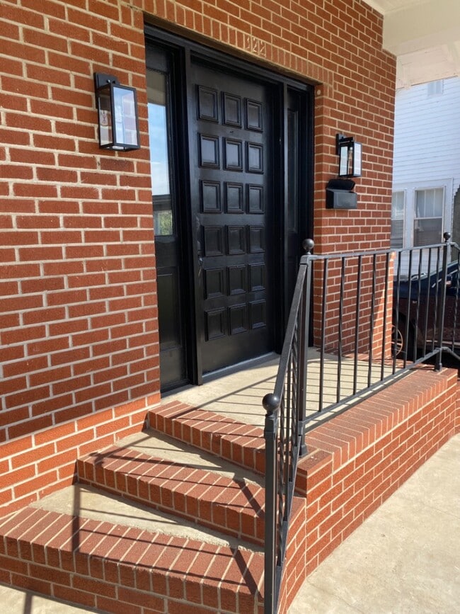 Building Photo - 322 N New Madrid St