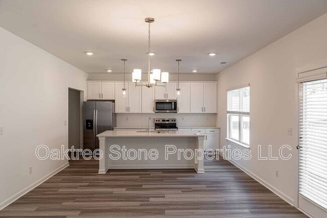 Building Photo - 3362 Skyland Dr