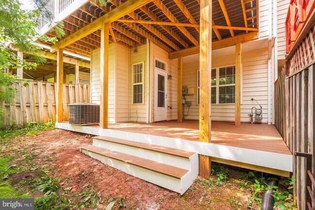 Building Photo - 21264 Victorias Cross Terrace