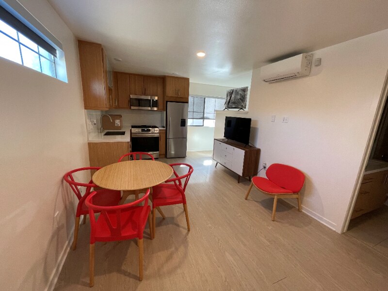 Building Photo - 1901 Overland Ave