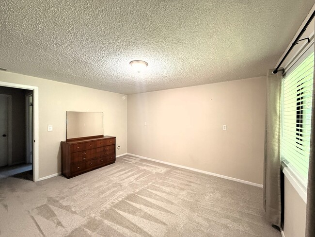Building Photo - 2217 NE Landover Dr