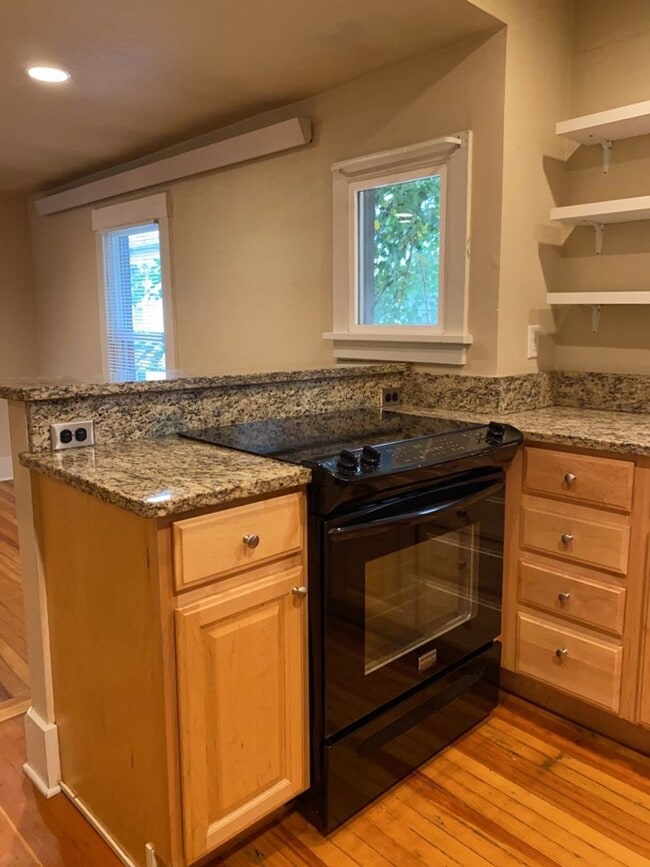 Building Photo - 135 N Sherwood St