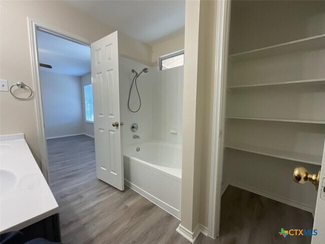 Building Photo - 169 Spring Branch Loop