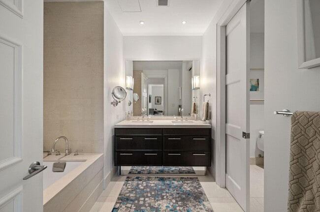 Building Photo - 118 E Erie St