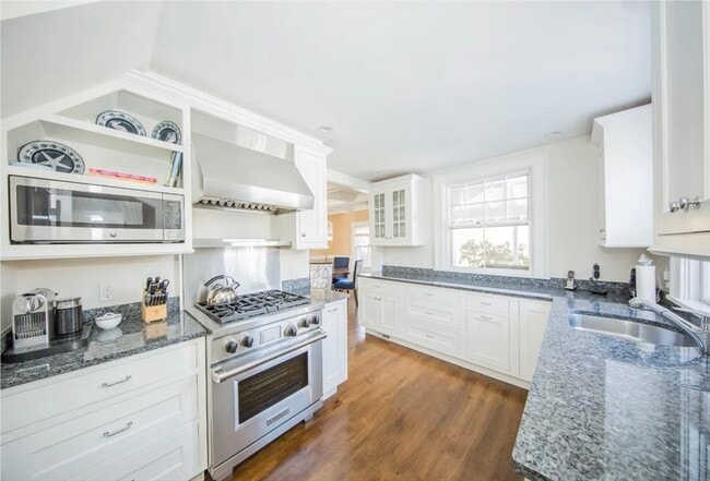 Building Photo - 28 Morey Ln