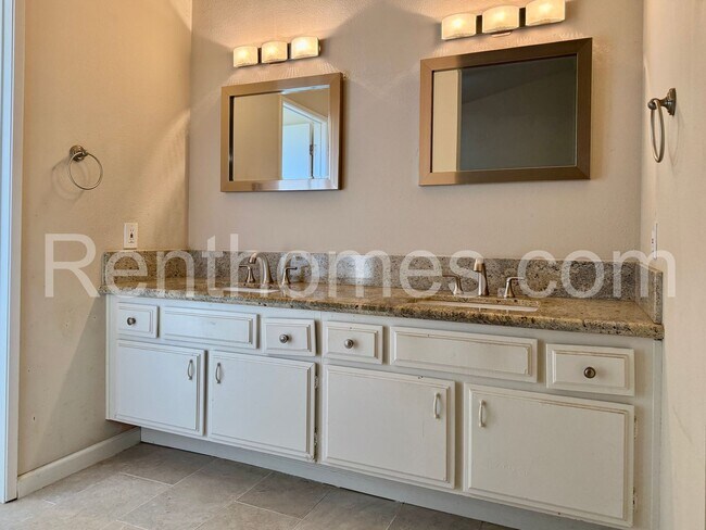 Building Photo - 371 Compass Rd