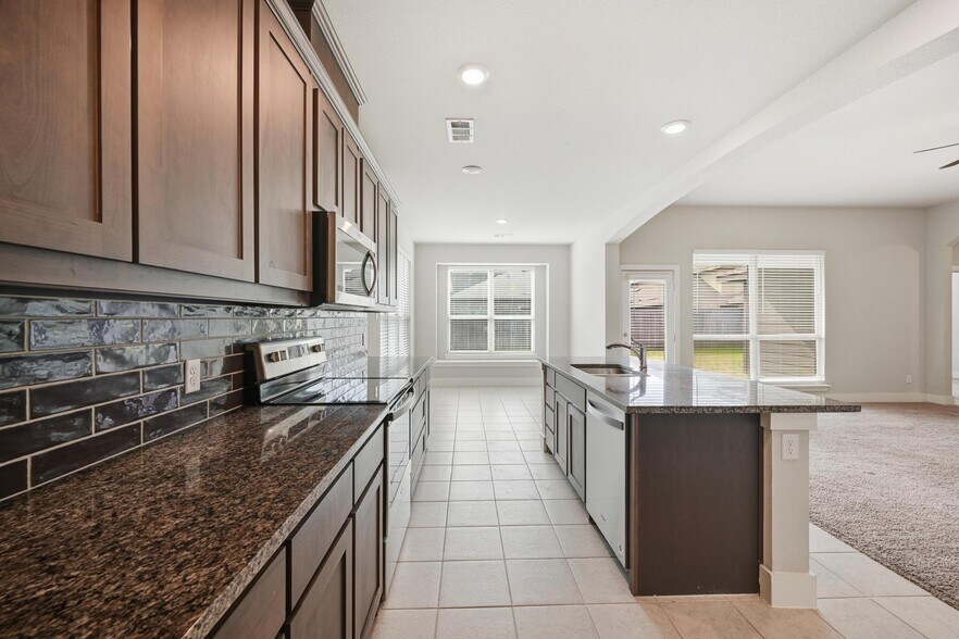 Building Photo - 3916 Trenton Pl