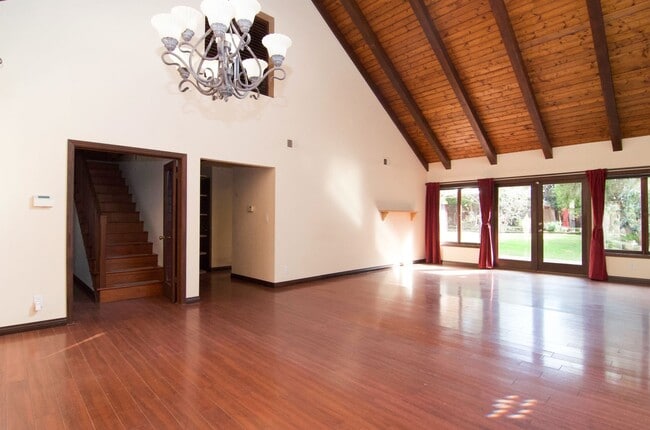 Building Photo - Charming Craftsman Home for Rent in Costa Mesa