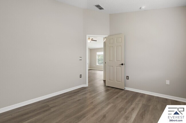 Building Photo - 60 Brigadoon Ln