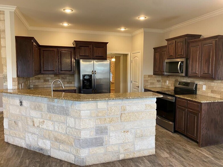 Building Photo - 9 Tracie Trl