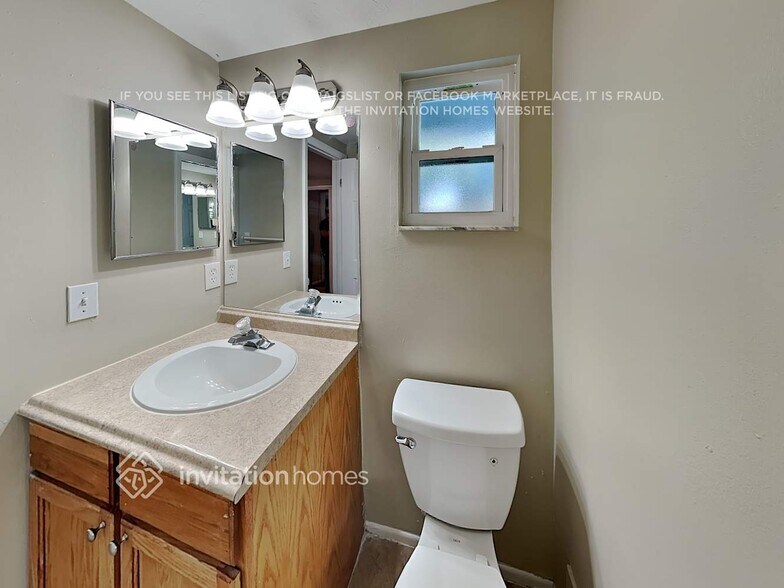 Building Photo - 2834 Linwood Dr