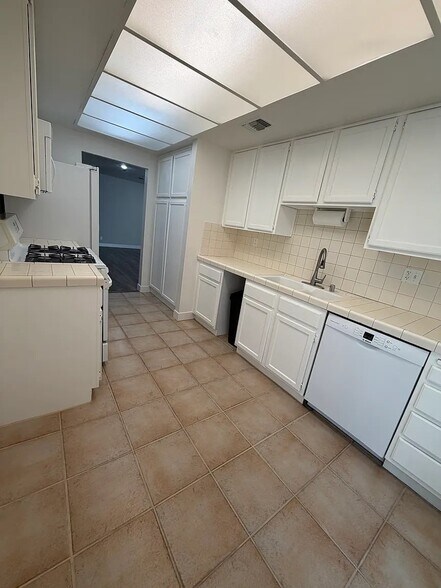 Building Photo - 18241 Andrea Cir N
