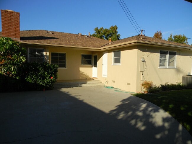 Building Photo - 1104 E Everett Pl