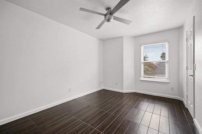 Building Photo - 9127 Valley Chapel Ln