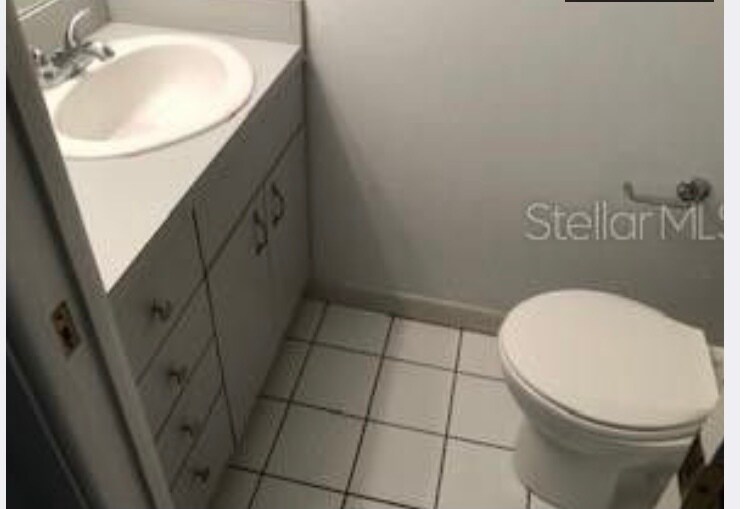 1.5 downstairs bathroom - 8017 Hibiscus Dr