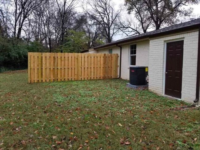 Building Photo - 3112 Keeling Ave