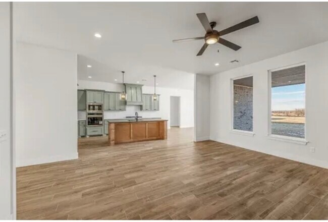Building Photo - 7530 Highland Hls Dr