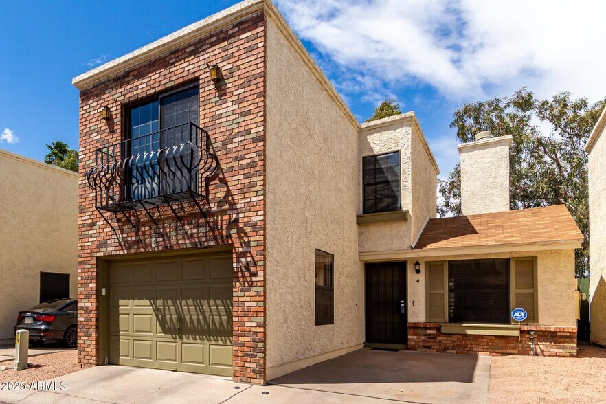 Building Photo - 820 W University Dr