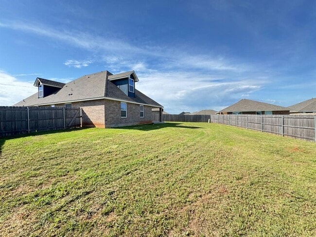 Building Photo - 18305 Autumn Grv Ct