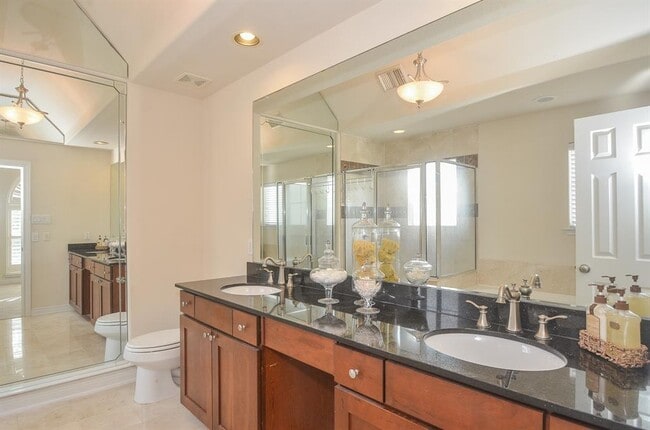 Building Photo - 3325 Clearview Cir