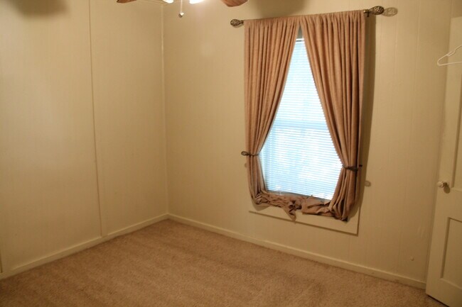 Building Photo - Cozy 2-Bedroom Home for Lease