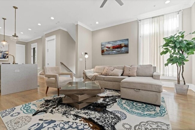 Building Photo - 971 Laurel Ct NE