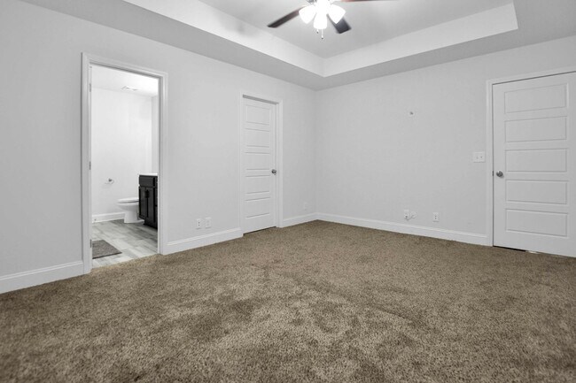 Building Photo - Pet Friendly Three Bedroom!