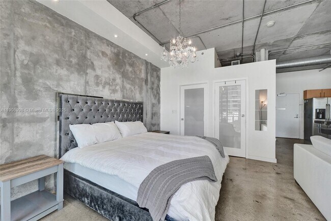 Building Photo - 444 NE 30th St