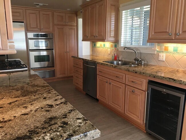 Building Photo - 126 E Arthur Ave