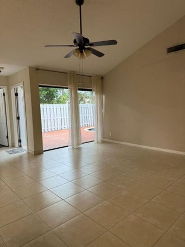Building Photo - 8845 Center Ct Dr
