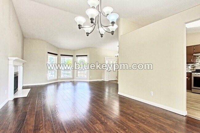 Building Photo - 4 Bed, 2 Bath Home in Well Established Nei...