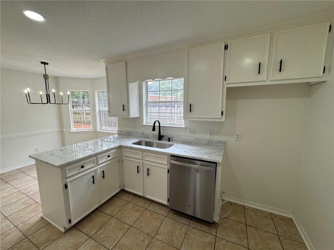 Building Photo - 1117 Pinemont Dr