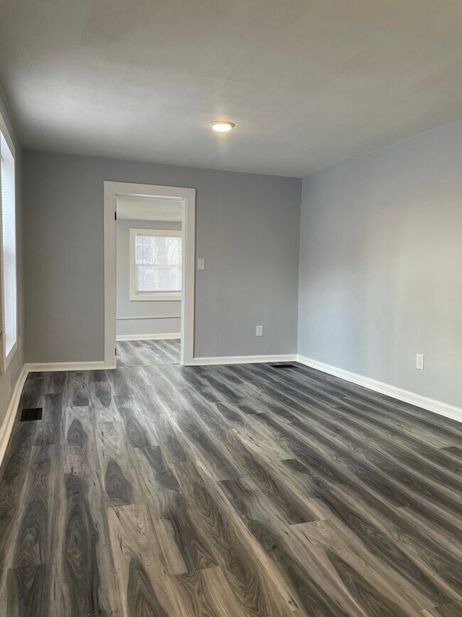 Building Photo - 627 Hawley Ave