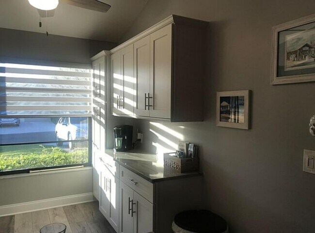 Building Photo - 7716 SE Sugar Sand Cir