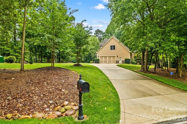 Building Photo - 8994 Azalea Rd