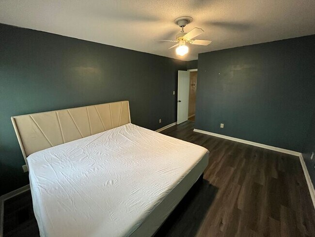 Building Photo - 11 Pinnacle Rd