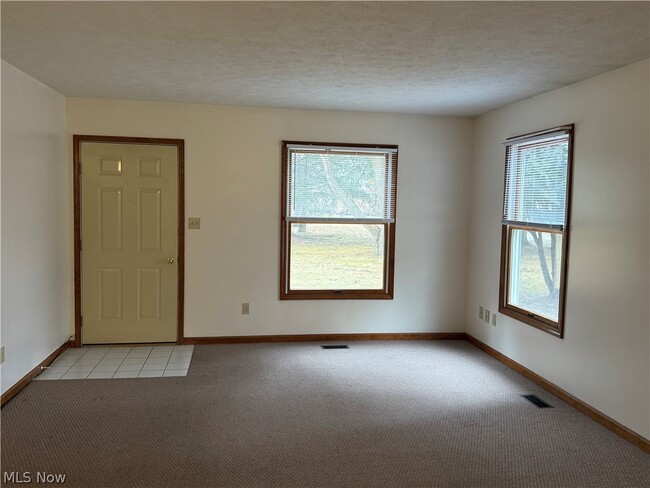 Building Photo - 4044 Mogadore Rd