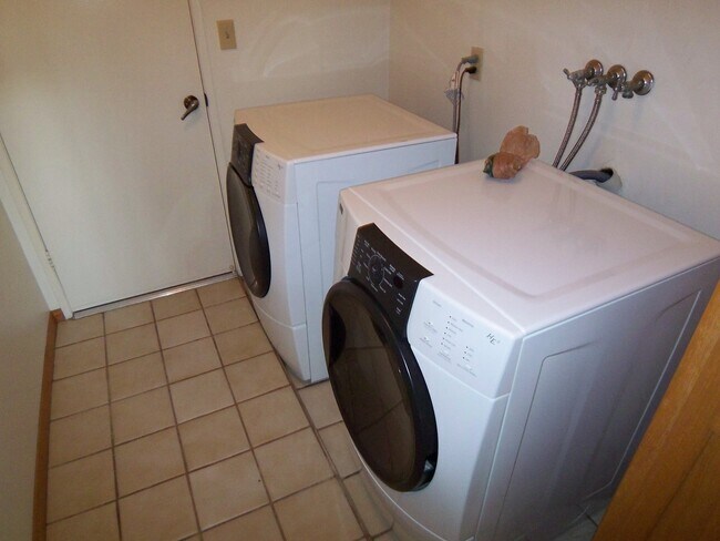 Building Photo - Charming 3Br/2Ba Single Story House W/3 Car Garage in Poway