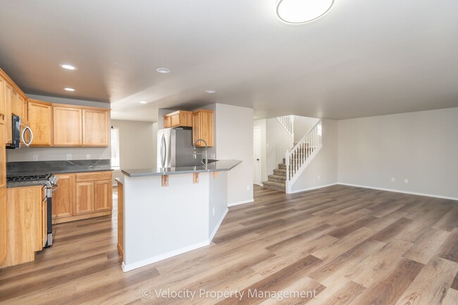 Building Photo - Beautifully Remodeled 4 Bedroom + Office H...