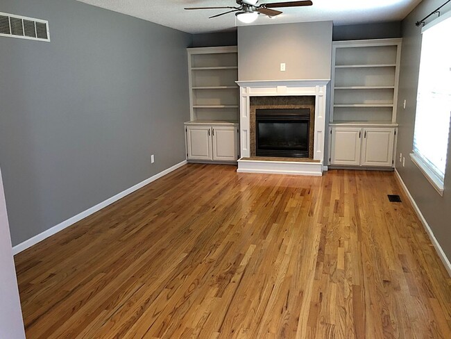 Building Photo - COMING SOON!! 5 Bed, 3.5 Bath, Pet Friendly!!