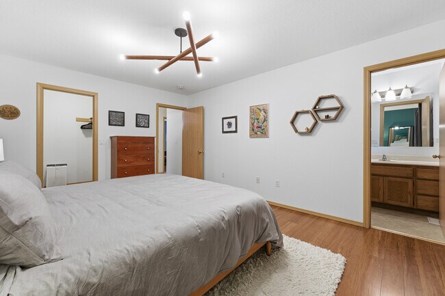 Building Photo - 5003 NE Mason St