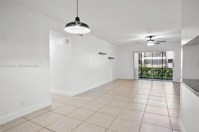 Building Photo - 606 Gardens Dr