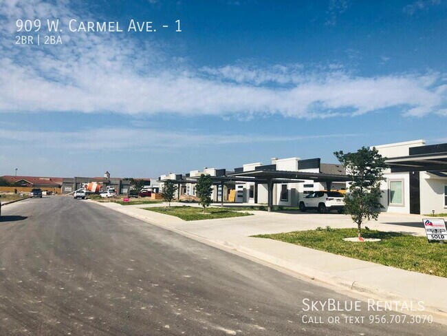 Building Photo - 909 W Carmel Ave