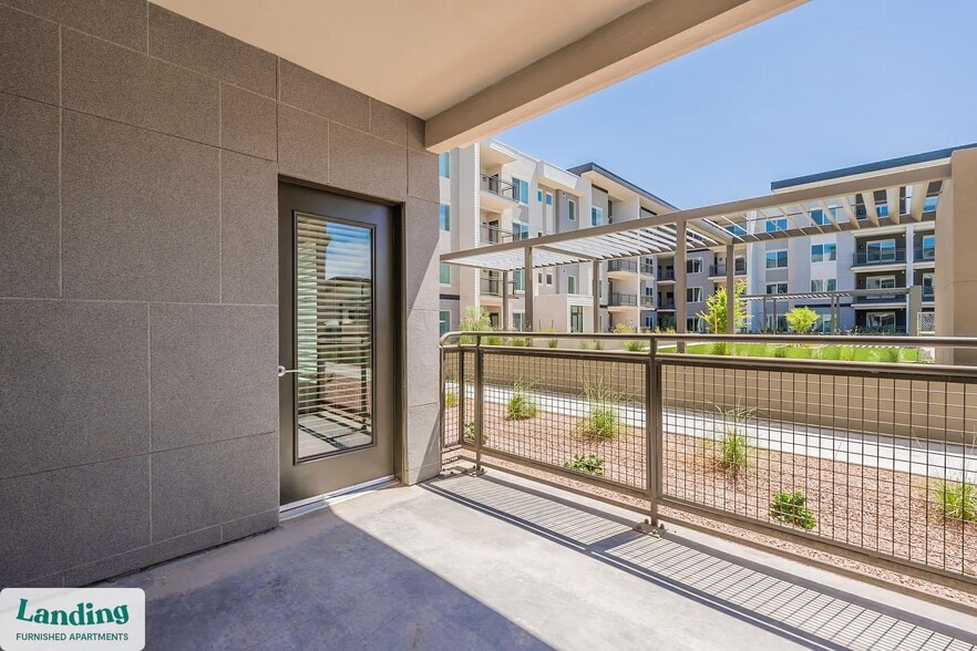 Building Photo - 1760 S Crismon Rd